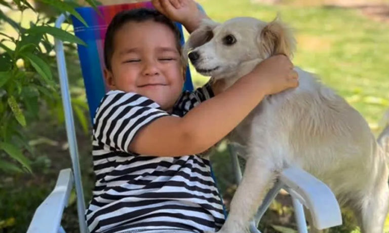 Una madre denunció las dificultades para conseguir la cobertura de las terapias que necesita su hijo con autismo severo no verbal. La historia se viralizó y reavivó el debate sobre las prestaciones para personas con TEA.