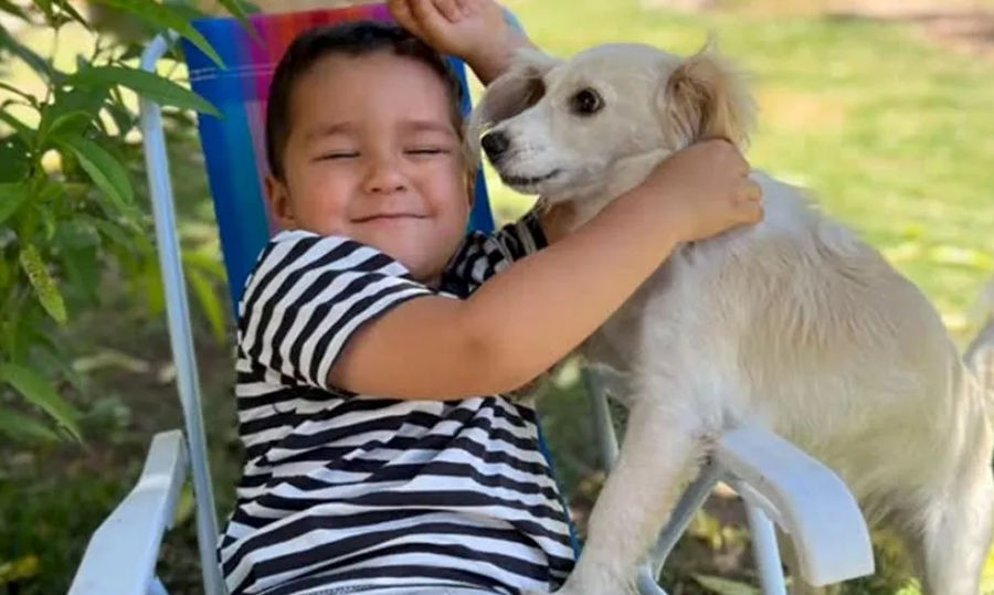 Una madre denunció las dificultades para conseguir la cobertura de las terapias que necesita su hijo con autismo severo no verbal. La historia se viralizó y reavivó el debate sobre las prestaciones para personas con TEA.