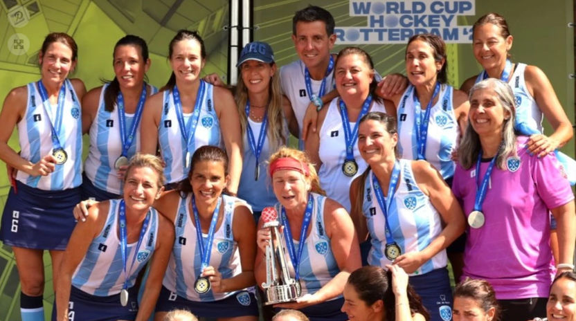 La Selección argentina femenina de hockey +50 venció a Inglaterra en Rotterdam y se consagró bicampeona de la Copa Mundial Masters con Vanina Oneto como capitana.