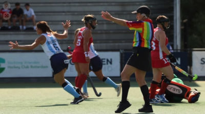 La Selección argentina femenina de hockey +50 venció a Inglaterra en Rotterdam y se consagró bicampeona de la Copa Mundial Masters con Vanina Oneto como capitana.