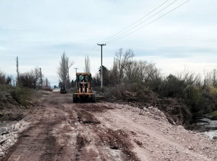 Los Dos Álamos en San Rafael avanza con trabajos para recuperar el paso sobre el río Diamante, afectado por las contingencias climáticas, y restablecer la circulación de los vecinos.