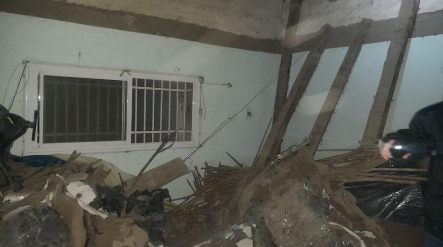 Derrumbe en Junín: cuatro personas, entre ellas una bebé y otra menor, quedaron atrapadas y fueron rescatadas con vida. Están estabilizadas.