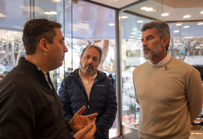 Ulpiano Suarez visitó el nuevo local de Calzados Salamone en Garibaldi 7, centro de Mendoza. La empresa familiar suma una sucursal tras 65 años.