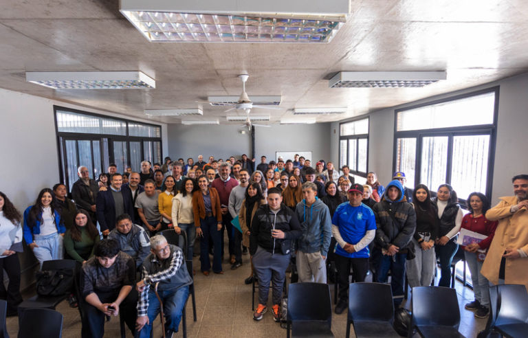 La Ciudad de Mendoza inició un curso de electricista domiciliario para 97 personas, con 240 horas de formación y certificación oficial de la DGE.