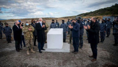 La piedra fundamental de la Base Naval Integrada de Ushuaia, colocada en marzo de 2022. Foto: Ministerio de Defensa.