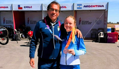 Omar Contreras junto a Delfina Dibella.