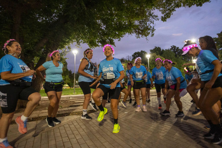 La Maratón Nocturna Ciudad de Mendoza 2026 será el 22 de noviembre. Habrá 10K, modalidad familiar, premios e inscripción online.
