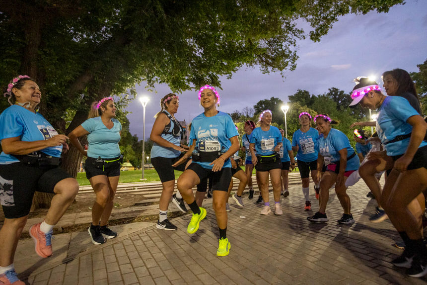 La Maratón Nocturna Ciudad de Mendoza 2026 será el 22 de noviembre. Habrá 10K, modalidad familiar, premios e inscripción online.