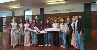 Alumnas de 5° año de la Escuela Mercedes Álvarez de Segura confeccionan por tercer año las bandas de las representantes distritales de San Rafael.