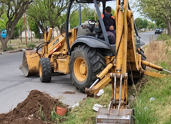 San Rafael intensifica la limpieza de acequias, desagües y cruces de calles ante el pronóstico de una temporada con más lluvias.