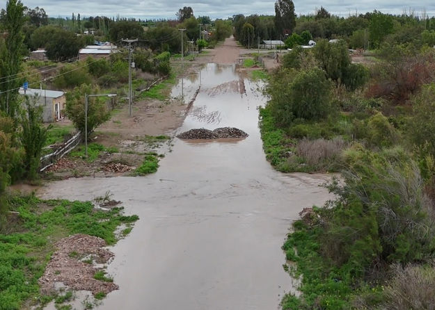 La creciente del río Diamante obligó a evacuar a 41 personas en San Rafael. Los vecinos reclaman obras de defensa en Los Coroneles y La Cañadita.