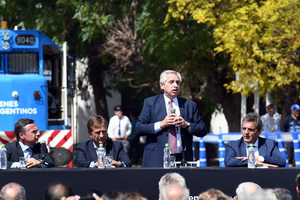 Alberto estrenó el tren en Palmira "para que deje de ser un pueblo fantasma"