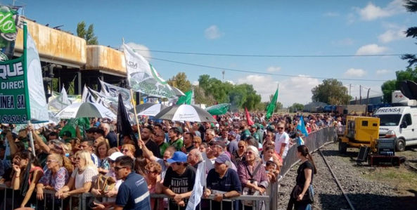 Alberto estrenó el tren en Palmira "para que deje de ser un pueblo fantasma"