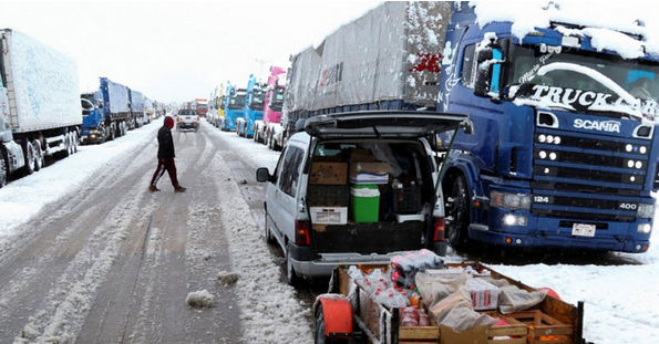 Más de 2 mil camiones se encuentran varados en Mendoza