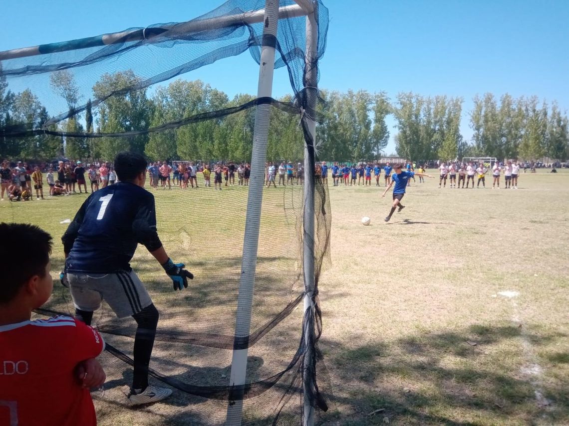 Calurosa tarde de campeones del fútbol infantil en Palmira