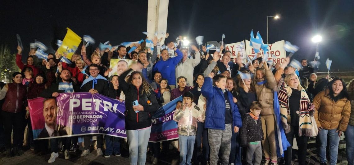 Petri revolucionó al Gran Mendoza con un caravanazo