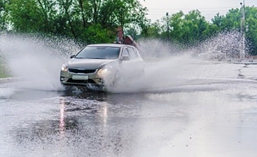  Wet tyres | Wet Driving Tips | Tyroola