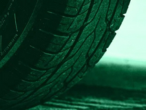 Semi-Slick vs. Performance Tyres: What’s the Difference?