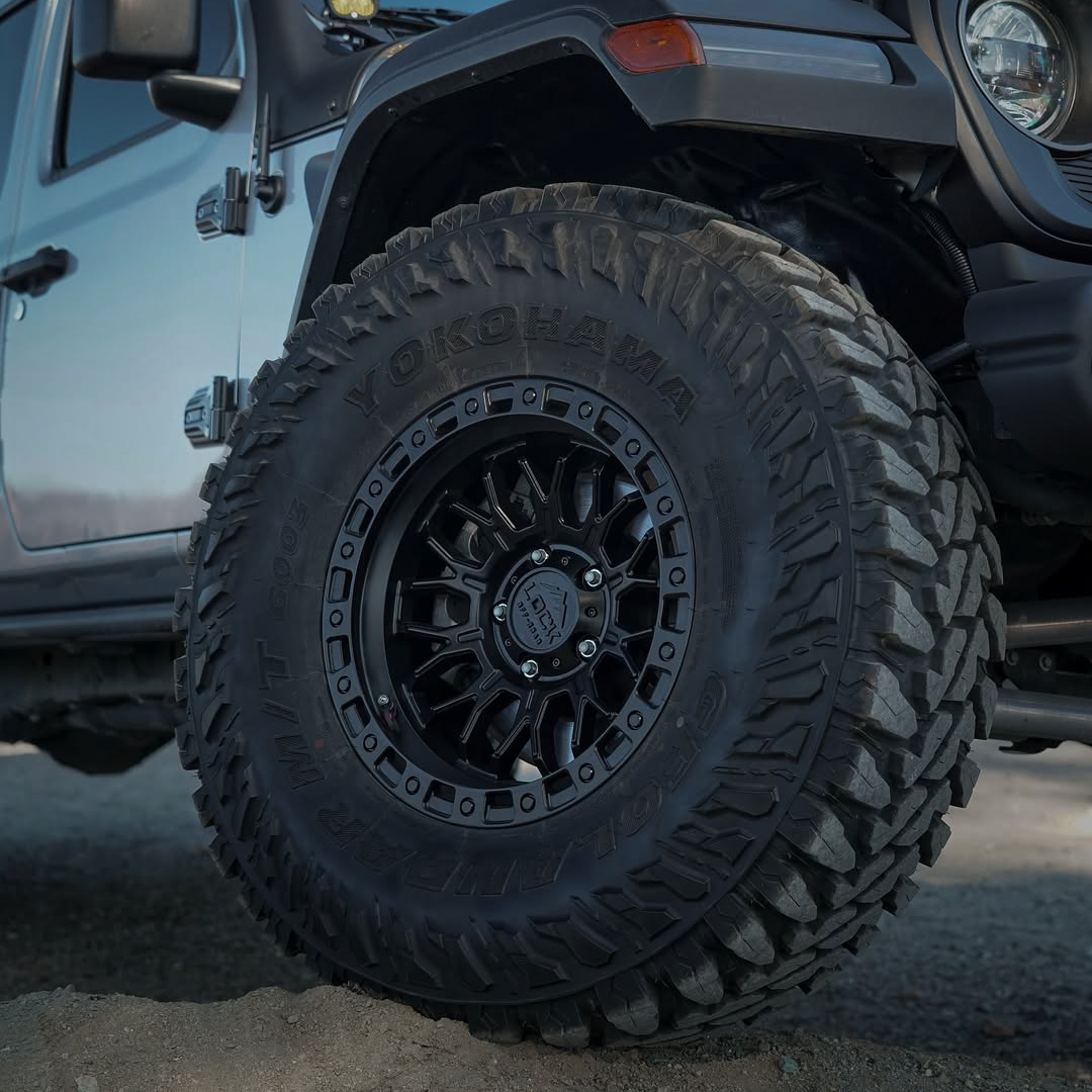 YOKOHAMA GEOLANDAR X-AT G016 305/70R17 121Q Tyroola.com.au