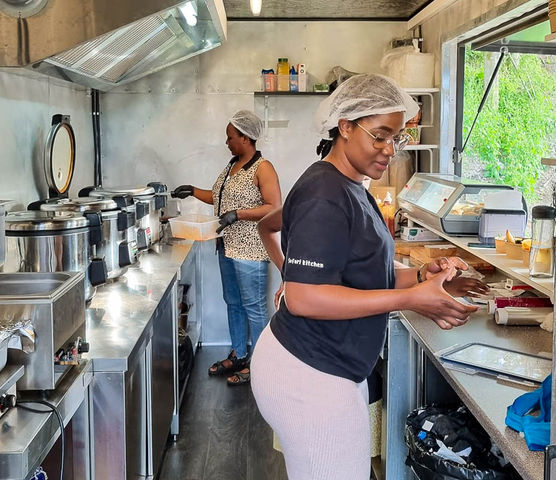 Billede 2 af 9 af Afrikansk street food med autencitet og smæk på smagen