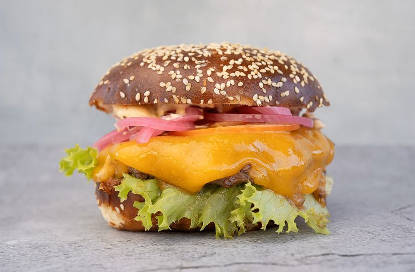 Billede 1 af 5 af Roadhouse Burgers – saftige bøffer og smørblød brioche