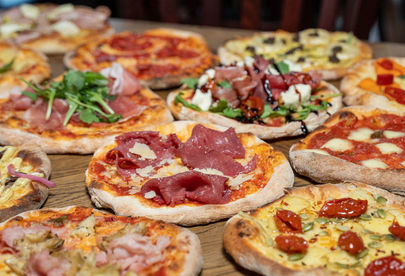 Billede 3 af 5 af Italiensk Fusions-Pizza med Udsøgte Råvarer af Høj Kvalitet