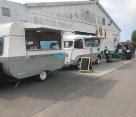 Billede 4 af 6 af Charmerende pandekagevogn med søde fristelser