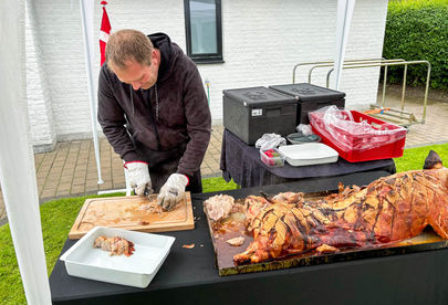 Billede 5 af 6 af Julemenu med helstegt pattegris, medister og andre lækkerier