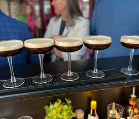 Billede 3 af 6 af Skræddersyet cocktailoplevelse med komplet baropsætning