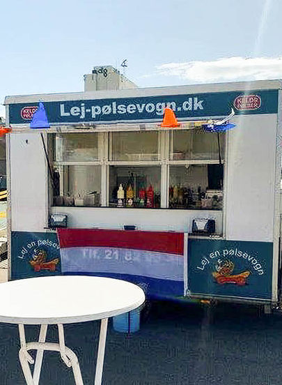 Billede 3 af 3 af Den klassiske og autentiske danske pølsevogn