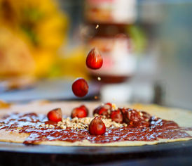 Billede 4 af 10 af Håndlavede crepes serveret på ægte street food manér