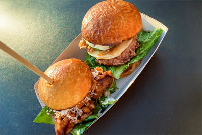 Billede 2 af 5 af Sliders med oksekød, sprød kylling og pulled pork