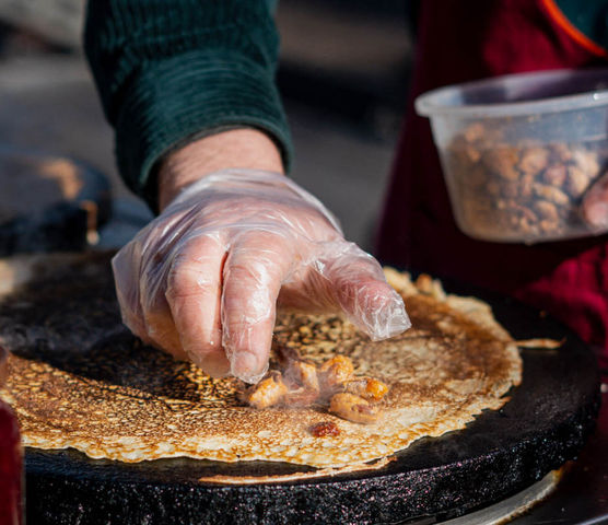 Billede 2 af 5 af Hjemmelavede crêpes med brændte mandler, cointreau eller nutella