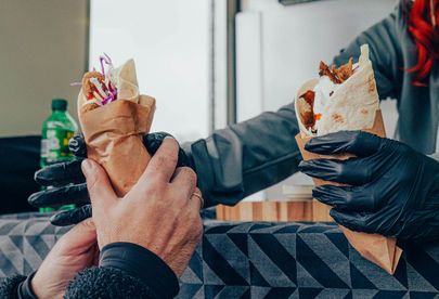 Billede 2 af 5 af Durum med smag af lykke: Okse, kylling og falafel