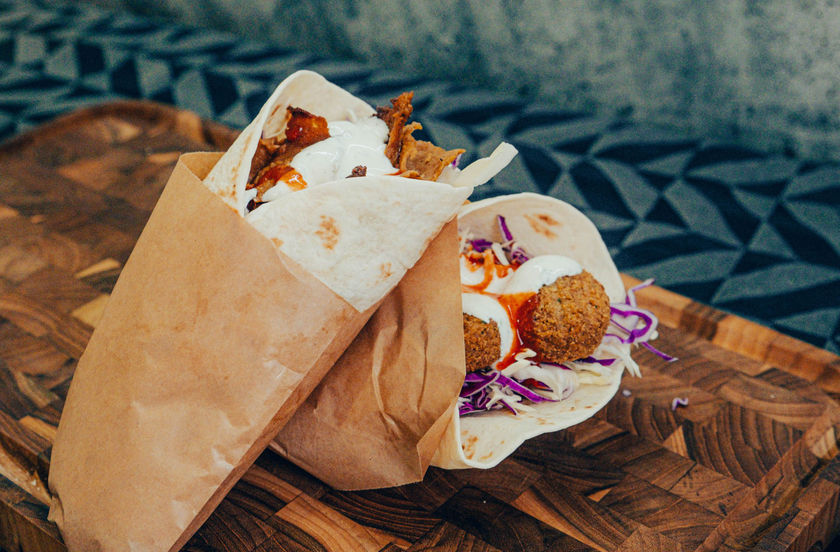 Billede 1 af 5 af Durum med smag af lykke: Okse, kylling og falafel