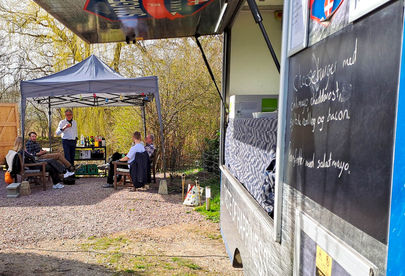 Billede 3 af 5 af Klassisk julefrokost i utraditionel servering fra foodtruck