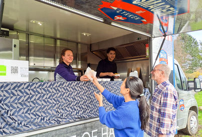 Billede 2 af 5 af Klassisk julefrokost i utraditionel servering fra foodtruck