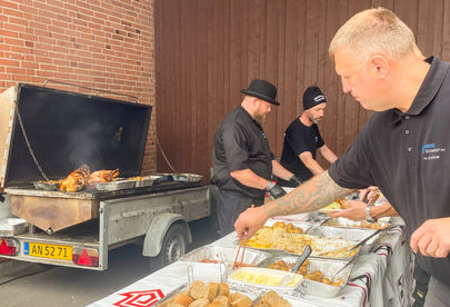 Billede 2 af 6 af Tom's helstegt pattegris: Grillmester, grill og valgfrit tilbehør