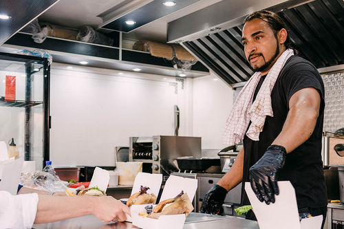 Billede 3 af Josh's signatur burgers: Hemmelig relish og friske råvarer