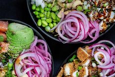 Billede 2 af Autentiske poke bowls: Laks, kylling og veggie