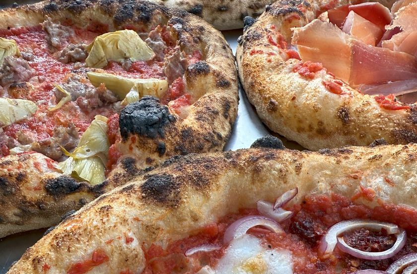 Billede 1 af 5 af Napoli på hjul: Autentiske pizzaer fra brændefyret ovn