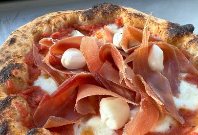 Billede 2 af 5 af Napoli på hjul: Autentiske pizzaer fra brændefyret ovn