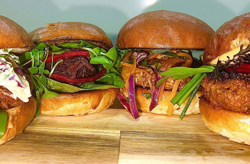 Billede 1 af 3 af Burger med drikkevarer
