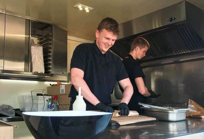 Billede 5 af 5 af Foodtruck med sliders, fritter, tacos og asiatisk