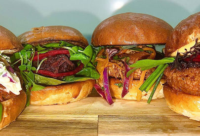 Billede 2 af 5 af Foodtruck med sliders, fritter, tacos og asiatisk