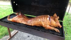 Billede 3 af Grillsvinenes saftige, helstegte pattegris med det hele
