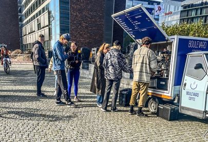 Billede 3 af 7 af Kaffe med Vibes; Kærlighed Serveret i en Kop