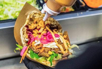 Billede 4 af 8 af Friskbagte pitas fra vores stenovn i foodtrucken