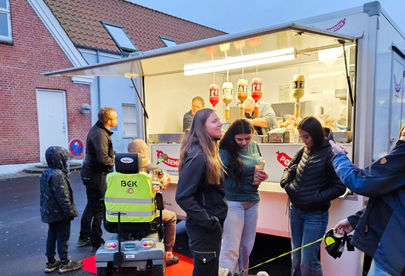 Billede 5 af 5 af Lethʼs pølsevogn: Pølsemanden med et smil