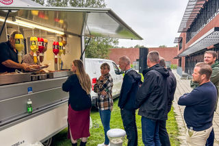 Lethʼs pølsevogn: Pølsemanden med et smil